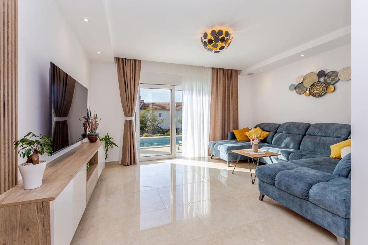 Holiday House Villa Andro Pinezići Buitenkant foto