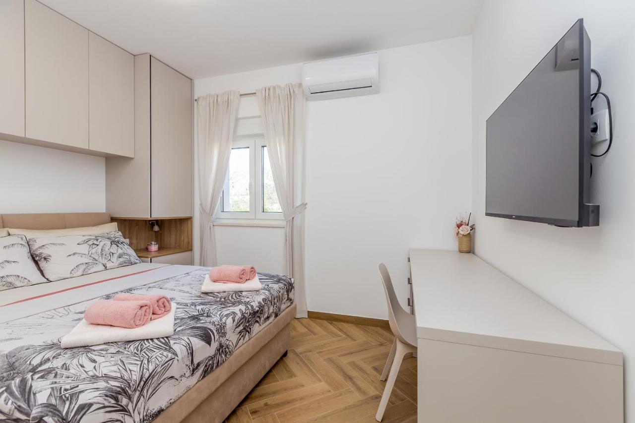 Holiday House Villa Andro Pinezići Buitenkant foto