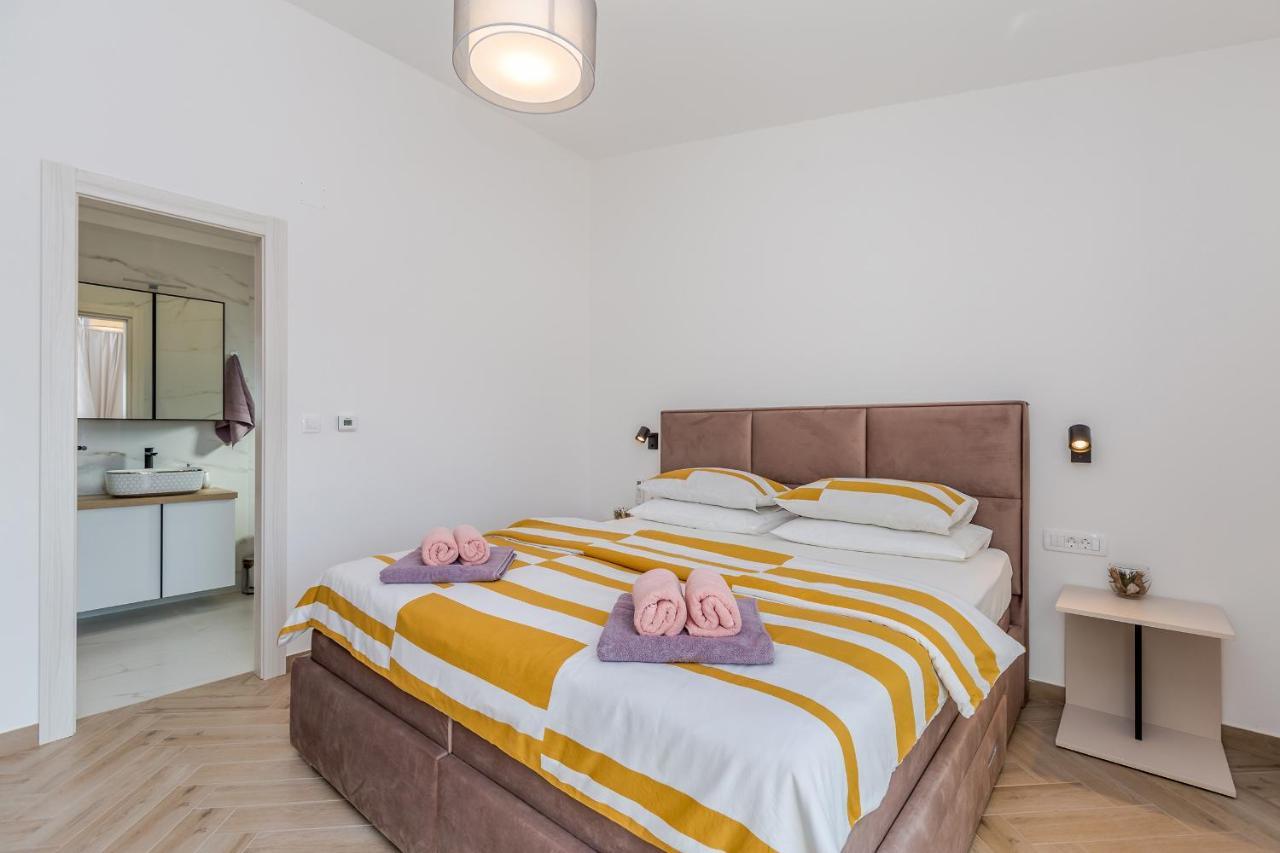 Holiday House Villa Andro Pinezići Buitenkant foto